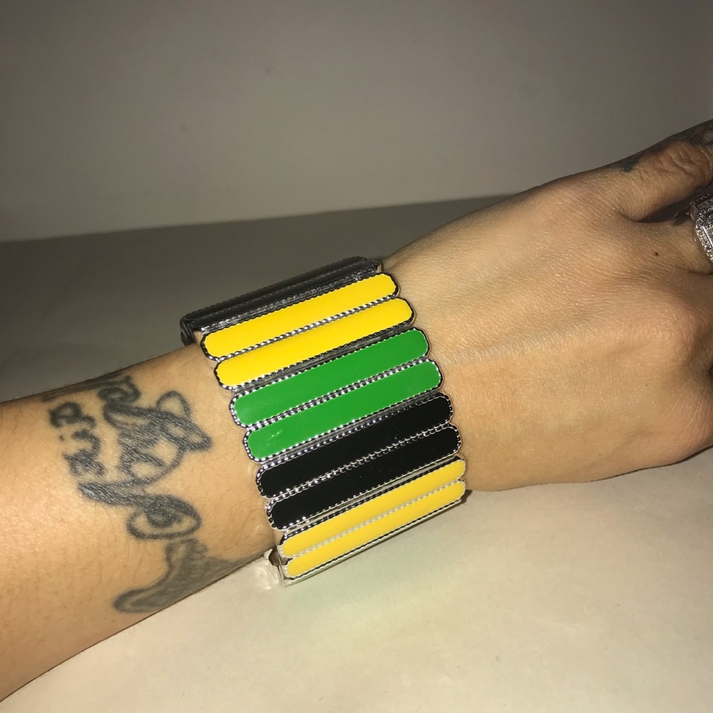 3 for 25.00 Green Yellow Black stretchable Bracelet - Picture 3 of 5